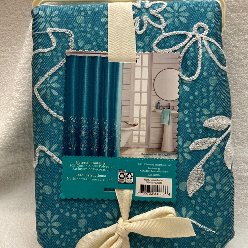 Pioneer Woman Shower Curtain Maxie, 72” W x 72” L.